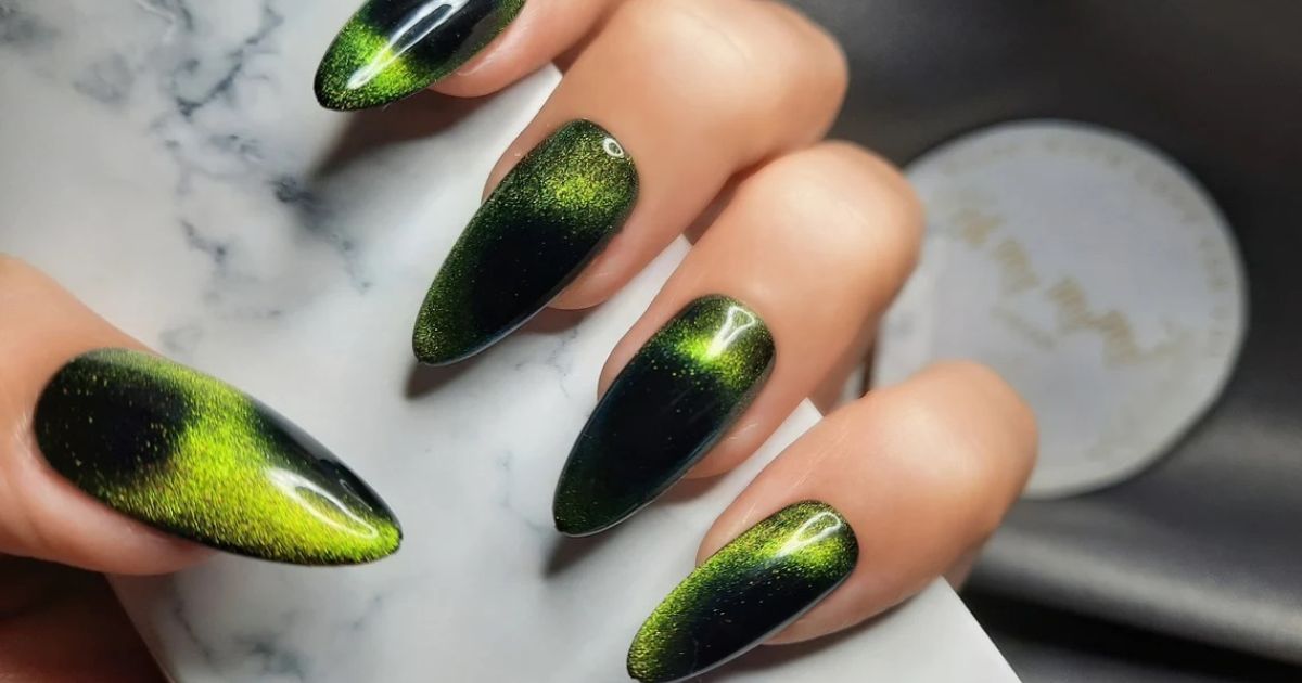 Dark Green Nail Designs That Are Totally Envy-Worthy