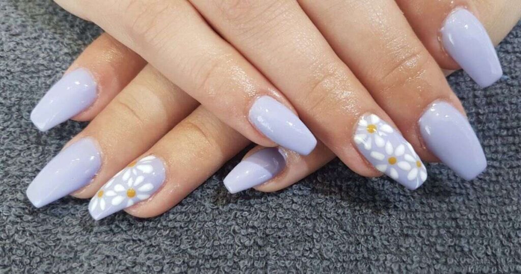 Lavender Daisy Nails: A Floral Delight